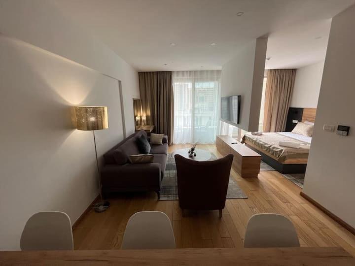 בודווה Apartments Lux מראה חיצוני תמונה