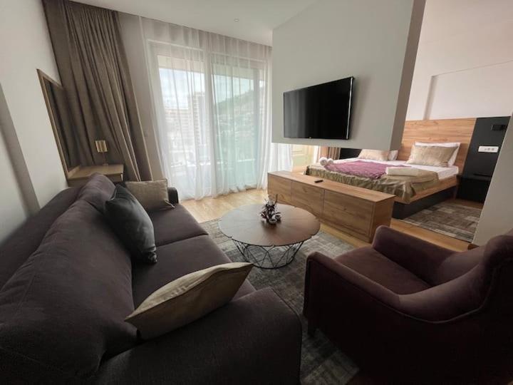 בודווה Apartments Lux מראה חיצוני תמונה